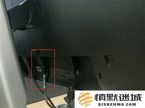 电脑主机运转正常却无法显示画面，屏幕黑屏现象的解决方法